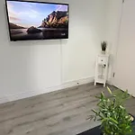 Spacious House In Coventry