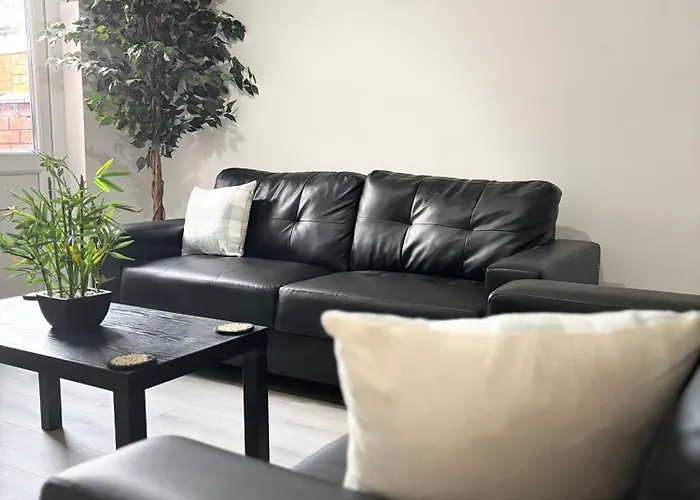 Spacious House In Coventry